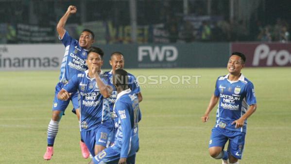 Perayaan gol Ahmad Jufrianto.